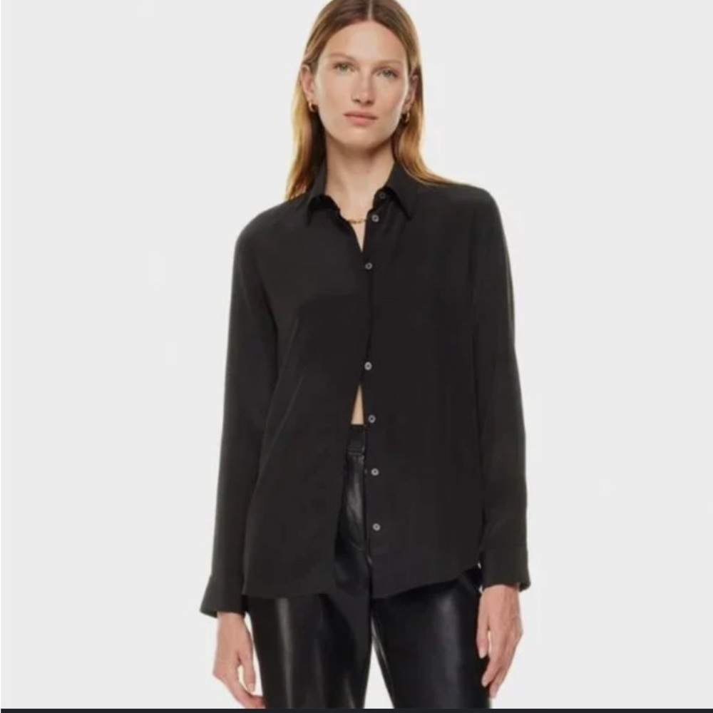 Aritzia black Babaton blouse size medium. Only worn once